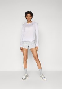 New Balance ATHLETICS LONG SLEEVE - Hosszú ujjú felső - taro heather