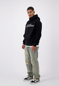 Thumbnail Image 4