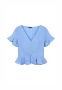Blouse bleu clair avec un col en V, des manches courtes à volants, une fermeture à boutons à l'avant et un ourlet peplum évasé avec un motif à pois.