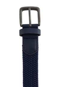 Jūrinės tamsiai mėlynos audinės diržas su tekstūruotu audiniu ir matinio sidabro metalo sagtimi, pritvirtinta odiniu dirželiu.