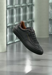 Δεν επιλέχθηκε, triple black