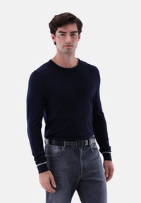 Unausgewählt, dark blue