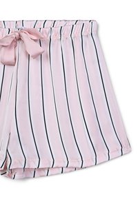 Pantaloni corti a righe rosa con una consistenza morbida, caratterizzati da sottili strisce nere e un dettaglio a fiocco in vita. Design casual con una vestibilità elastica.