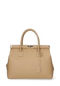 Borsa a mano in pelle beige con design strutturato, due manici, accessori in oro e un'etichetta attaccata con un piccolo lucchetto. Texture liscia.