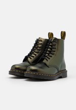 Featured image of post Dr Martens 1460 Pascal Chroma Boots