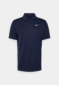 Polo bleu marine à manches courtes avec deux boutons et un logo Nike Swoosh blanc sur le côté gauche de la poitrine.