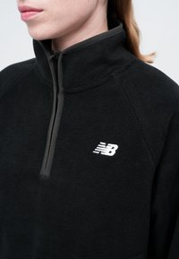 New Balance HALF ZIP - Flīsa džemperis - black