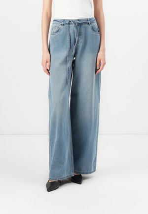 NMMAISY  - Relaxed fit -farkut - light blue denim
