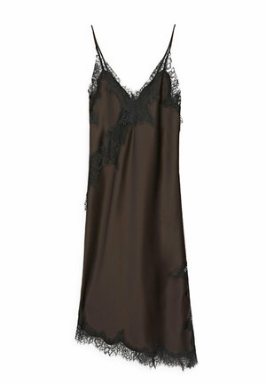 Czarna sukienka na ramiączkach z satyny, z asymetryczną czarną koronką wzdłuż dekoltu, boków i dołu.