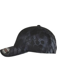 Căciulă neagră cu un model hexagonal texturat, având o vizor curbat, design cu șase panouri și orificii de ventilație. Mărime standard cu închidere ajustabilă.