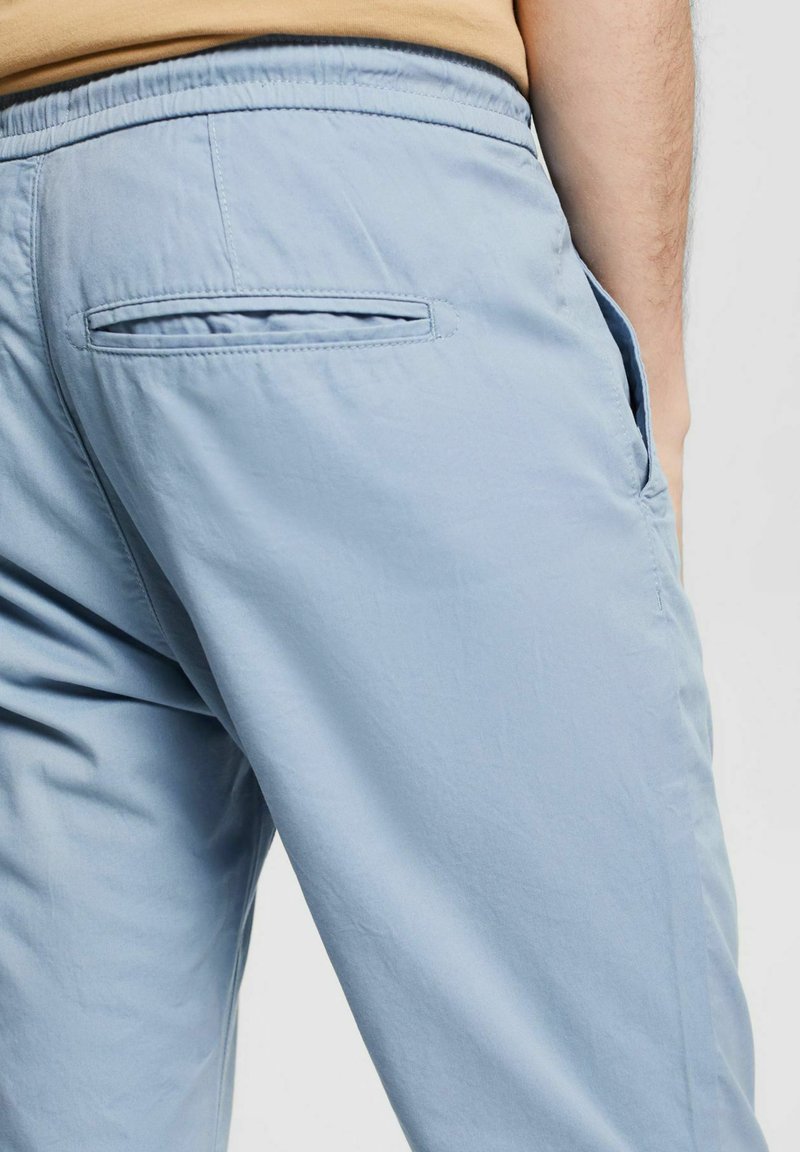 Herren Trainingsanzüge | edc by Esprit LEICHTE Jogginghose blue/blau - UV09661 Herren Trainingsanzüge | edc by Esprit LEICHTE Jogginghose blue/blau - UV09661
