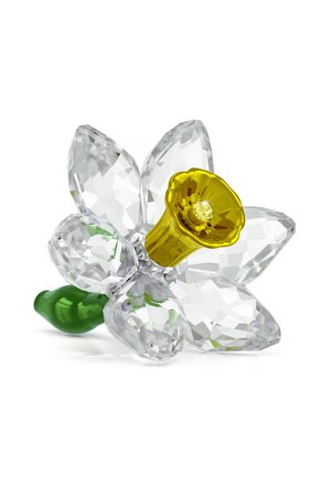 Rzeźba kwiatowa z kryształu z przezroczystymi płatkami, żółtym środkiem i zielonymi liśćmi. Zawiera szlifowane fasety, które tworzą iskrzący efekt.