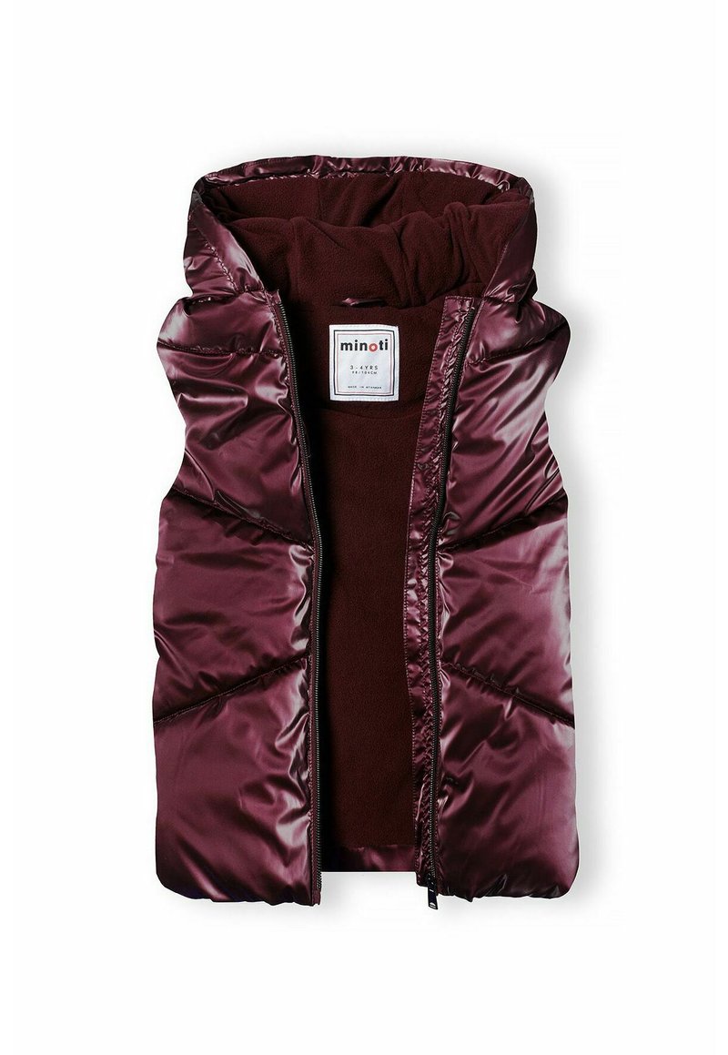 Gilet rembourré bordeaux avec un extérieur brillant, une capuche et une doublure en polaire. Il est doté d'un zip et de sections cousues pour l'isolation. Étiquette de marque visible.