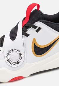 Nike Performance TEAM HUSTLE UNISEX  biały
