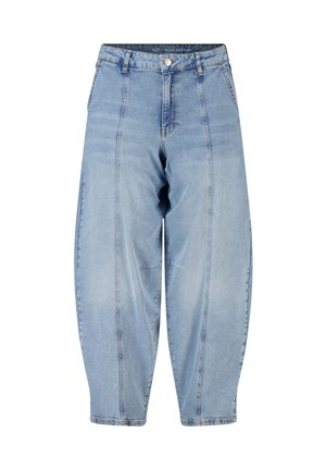 Lichtblauwe wide-leg jeans met hoge taille, voorsluiting met knoop, riemlussen en verticale naaddetails op elke pijp, getoond tegen een witte achtergrond.