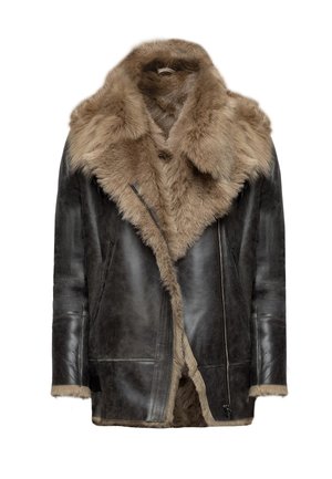 Brązowa skórzana kurtka z owczej wełny z szerokim futrzanym kołnierzem, z zamkiem błyskawicznym z przodu oraz teksturowanym wykończeniem, z kontrastowym beżowym podszewką i mankietami.