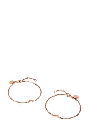 Zwei filigrane Armbänder aus roségoldener Kette mit kleinen Regenbogenanhängern und verstellbaren Verschlüssen auf weißem Hintergrund.