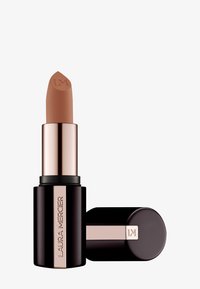 Matte nude leppestift i en sort og rosagull tube, med topp som er avrundet og preget "LM"-logo, samt et slankt, sylindrisk design.
