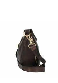 Braune Lederhandtasche mit strukturierter Oberfläche, ausgestattet mit einer Seitentasche mit goldenen Nieten und einem Goldverschluss. Verstellbarer Tragegurt enthalten.