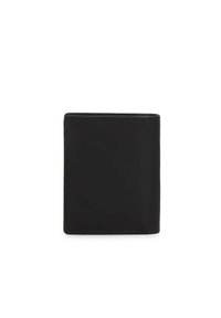 Čierna bifold peňaženka vyrobená z hladkej kože, s dvojitým prešitím a minimalistickým dizajnom s pevným, jednotným povrchom.