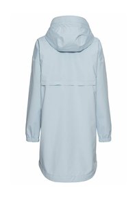 Lichtblauwe waterdichte jas met een capuchon, lange mouwen, elastische manchetten en een ventilatieopening op de rug; gladde textuur, casual ontwerp.