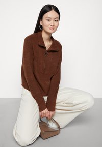 Noisy May NMNEWALICE HIGH NECK  - Camisola - cappuccino