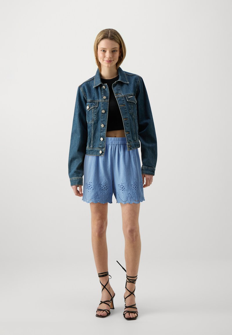 PIECES dam shorts PCCHRILINA - High risk red