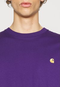 Carhartt WIP CHASE - Hosszú ujjú felső - tyrian