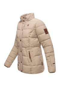 Béžová prešívaná puffer bunda s vysokým golierom, gombíkovým zapínaním, dvoma bočnými zipsovými vreckami a logom na ľavom rukáve.