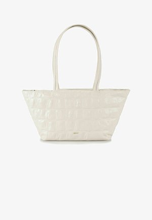 Borsa tote bianca in pelle sintetica effetto coccodrillo con una forma ampia e rastremata, due manici lunghi e una finitura lucida. Chiusura superiore con cerniera e dettaglio con logo discreto.