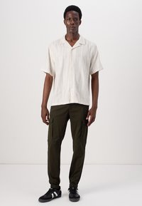Jack & Jones JPSTPAUL FLAKE - Pantalones cargo - rosin