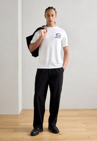 Scotch & Soda SMU CHILL OUT - Apdrukāts T-krekls - white