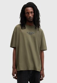 AllSaints BONES CREW - T-shirt med print - green