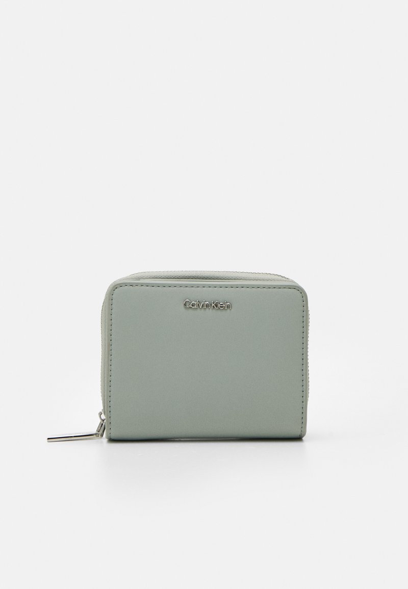Calvin Klein MUST MEDIUM ZIP AROUND WALLET - Portafoglio - pigeon