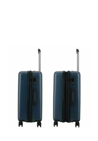 Dos maletas rígidas de color azul oscuro con cremalleras verticales, asas laterales, cuatro ruedas y asas de aluminio retráctiles. Cuentan con cerraduras de combinación.
