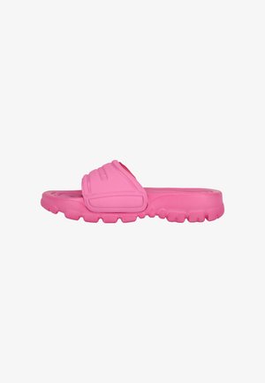 Roze rubberen slip-on sandaal met een brede band, een gestructureerd oppervlak, een contoured voetbed en een flexibele, gegroefde zool voor grip.