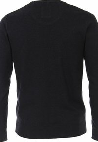 Donkerblauwe trui met lange mouwen en een ronde hals, gemaakt van een zachte gebreide stof, met ribgebreide manchetten en zoom. Geen zichtbare patronen of accenten.