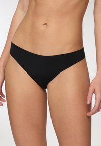 Parte inferiore di bikini nera con un design semplice e liscio. Realizzata in tessuto morbido, presenta una classica scollatura bassa e una silhouette minimalista.