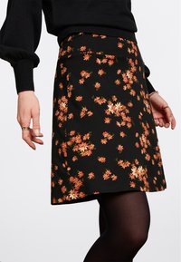 King Louie RIVERA - Gonna a campana - black