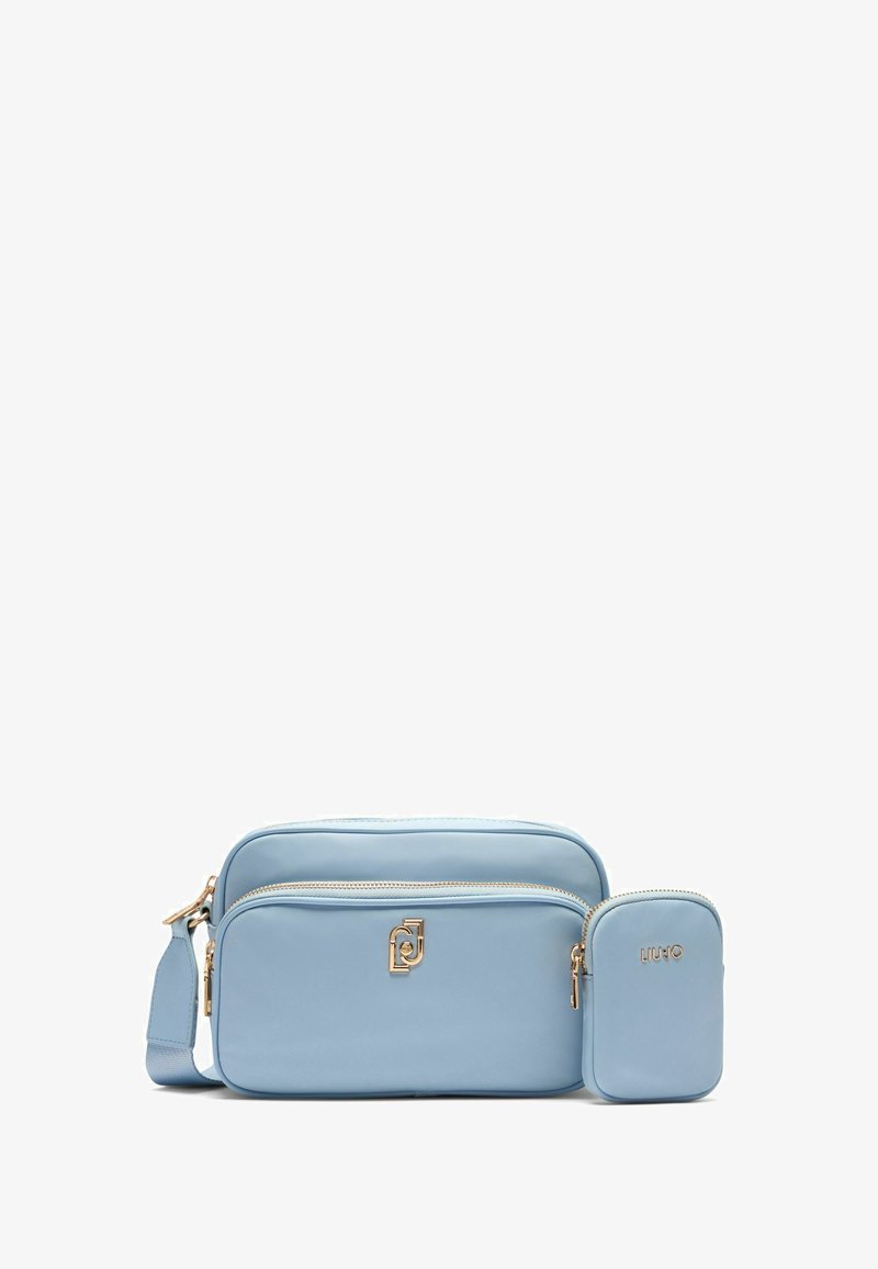 Borsa a tracolla in pelle di colore azzurro chiaro con un compartimento principale e una piccola tasca con zip, dotata di accessori in metallo di colore oro e dettagli con logo.