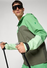 Peak Performance TRAIL JACKET - Hardshell-jakke - peppermint/pine needle/vivid green
