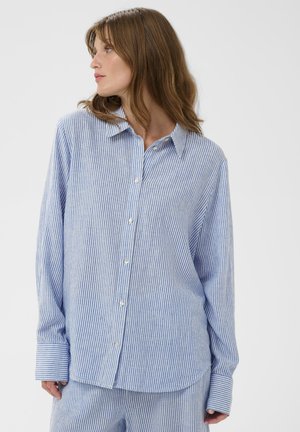 Blau-weiß gestreiftes Hemd zum Knöpfen mit langen Ärmeln und einem abgerundeten Saum. Hergestellt aus leichtem Stoff mit lockerem Schnitt.