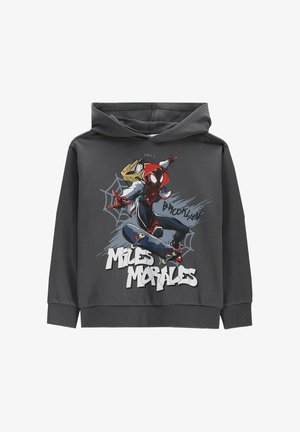 Ciemnoszara bluza z kapturem z grafiką Milesa Moralesa w kostiumie Spider-Mana na deskorolce, wzorami pajęczyn oraz napisem „Miles Morales” poniżej.