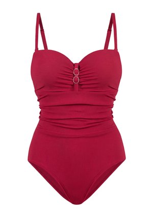 Czerwony jednoczęściowy kostium kąpielowy z regulowanymi ramiączkami, teksturowanej tkaniny, marszczony z przodu z podwójnym pierścieniem jako ozdobą oraz wysokim wycięciem na nogi.