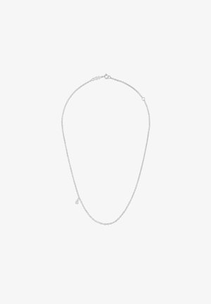 Collar de plata con un diseño de cadena delicada, presentando pequeños eslabones ovalados y un cierre de langosta, creando una apariencia sutil y elegante.