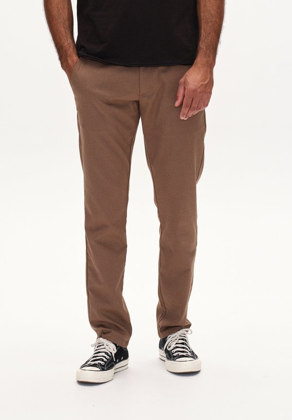 PAUL DOMO - Chino - sand