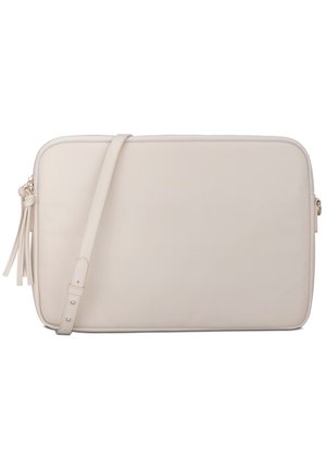Borsa a spalla in pelle beige con una texture liscia, chiusura con zip, tracolla regolabile e dettagli con nappine su un lato. Accenti in metallo dorato.