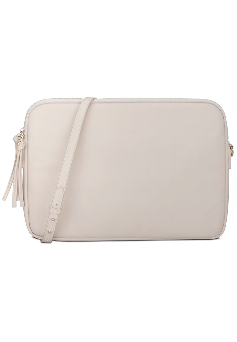 Beige læder skuldertaske med en glat overflade, lynlåslukning, justerbar rem og frynse detaljer på den ene side. Guld hardware akcentuerer.