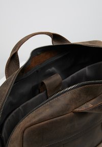 Strellson HUNTER - Aktovka - dark brown