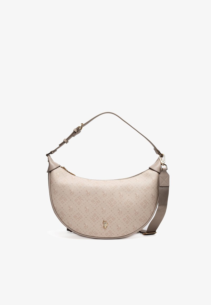 Beige faux läder axelväska med en rundad form, präglat mönster, guldfärgad hårdvara och en avtagbar axelrem.